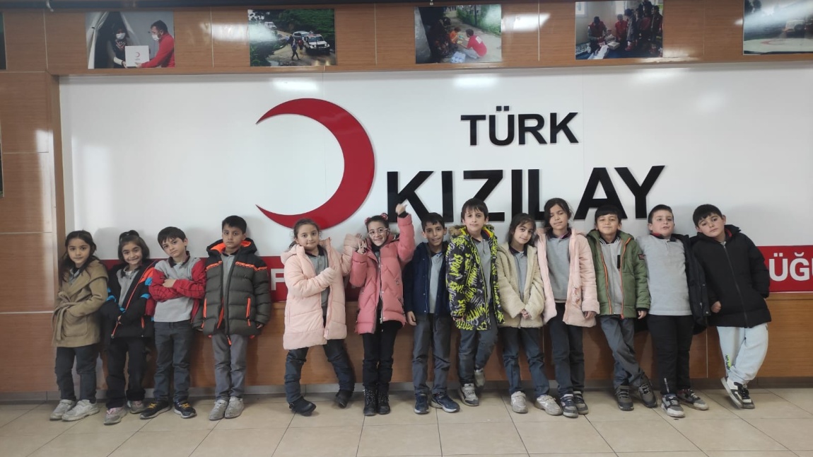 KIZILAY HAFTASI DOLAYISIYLA; TÜRK KIZILAY ERZURUM AFET MÜDAHALE MERKEZİNİ, BÖLGE LOJİSTİK MERKEZİ VE AŞEVİ ZİYARETİ GERÇEKLEŞTİRİLDİ.